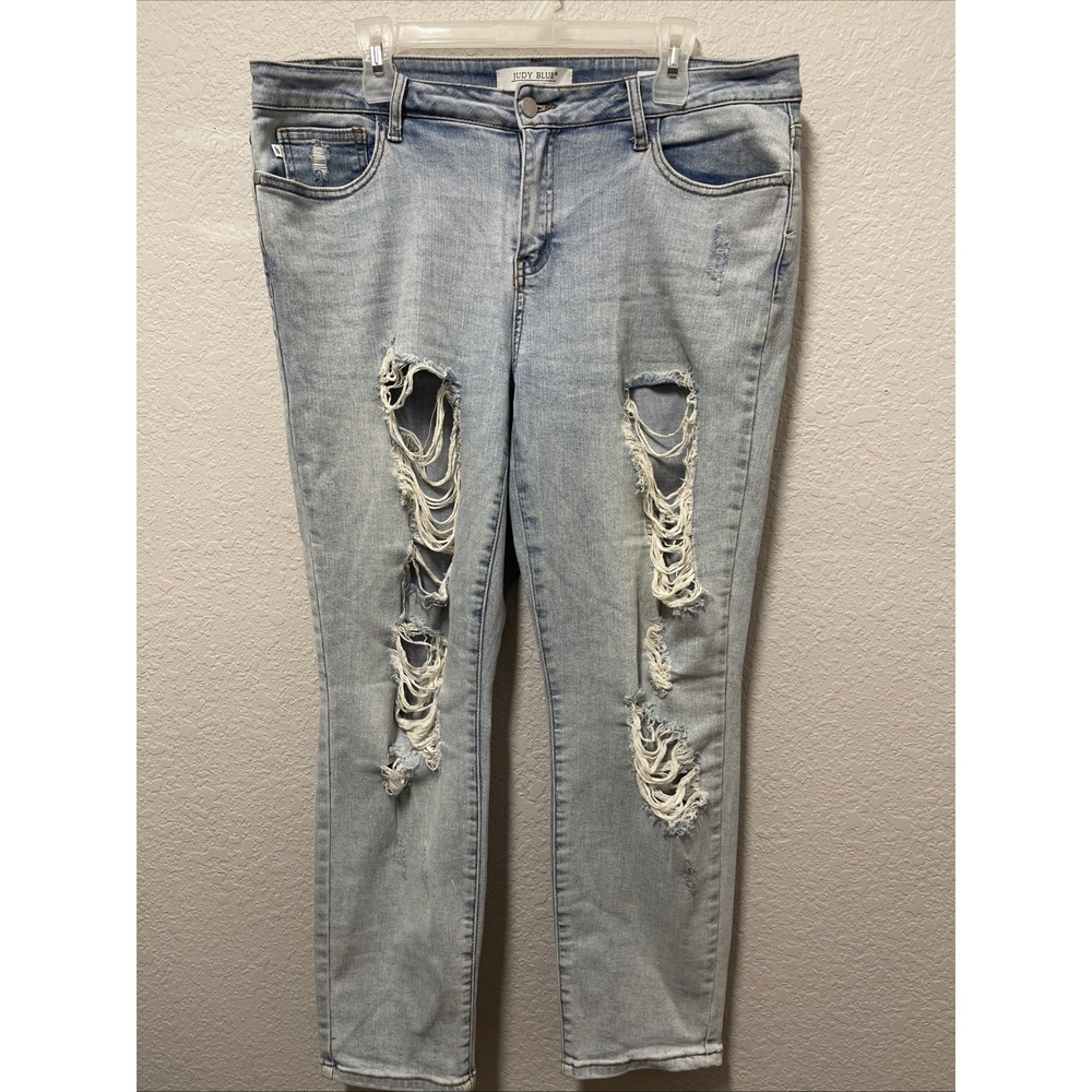 Judy Blue LA Women's Distressed Boyfriend Fit Size 15/32